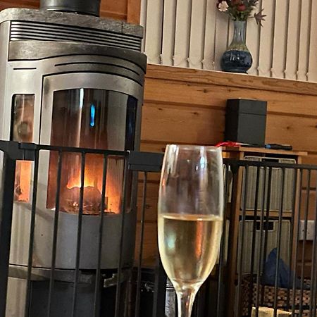 Luxury Peak District Lodge, Hot Tub, Log Burner, Nr Lake Rudyard Extérieur photo
