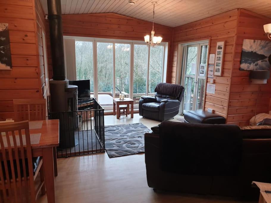 Luxury Peak District Lodge, Hot Tub, Log Burner, Nr Lake Rudyard Extérieur photo
