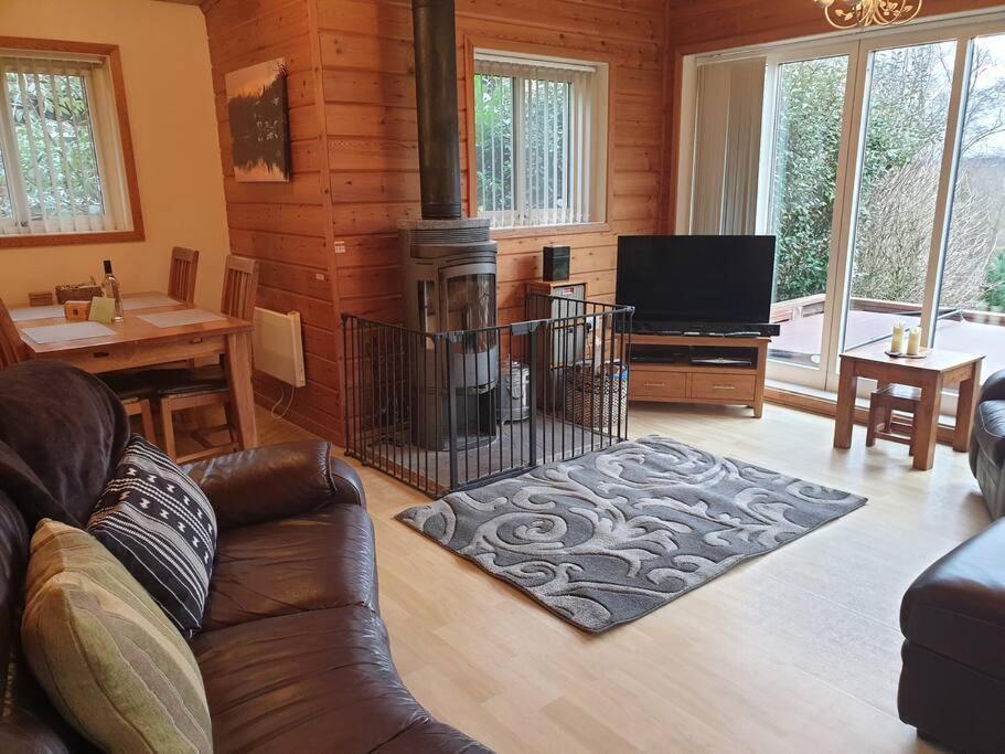 Luxury Peak District Lodge, Hot Tub, Log Burner, Nr Lake Rudyard Extérieur photo
