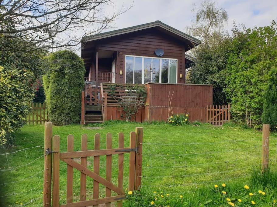 Luxury Peak District Lodge, Hot Tub, Log Burner, Nr Lake Rudyard Extérieur photo