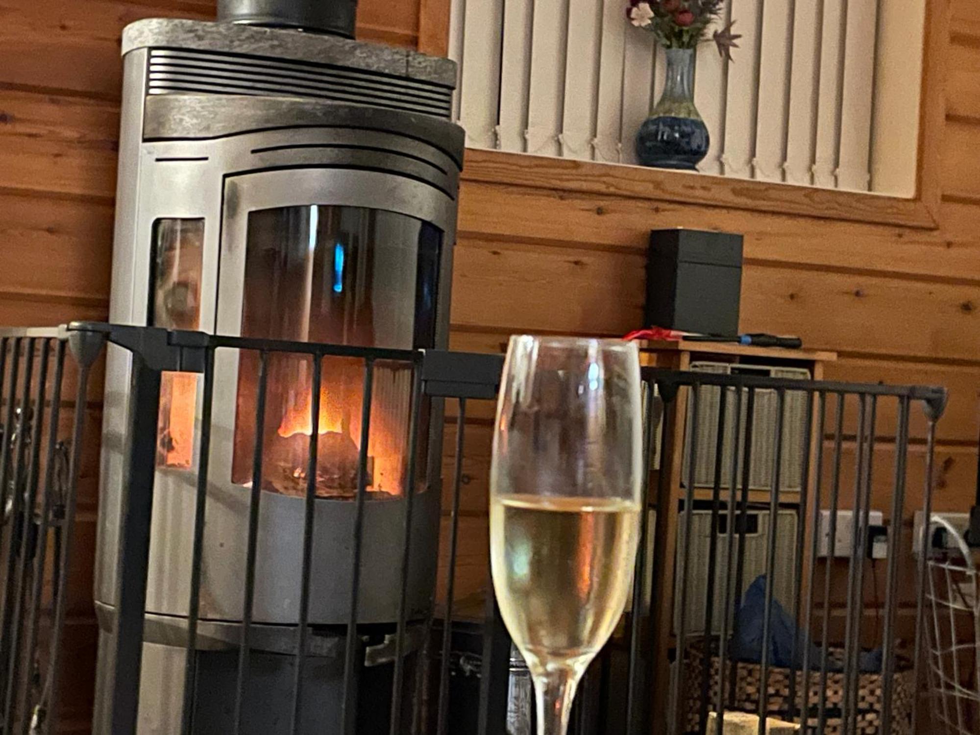 Luxury Peak District Lodge, Hot Tub, Log Burner, Nr Lake Rudyard Extérieur photo
