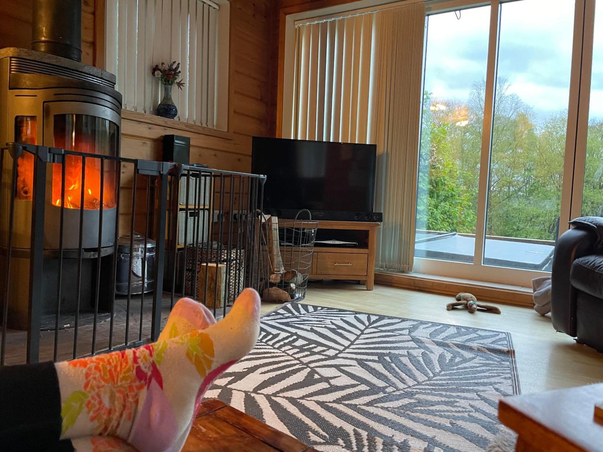Luxury Peak District Lodge, Hot Tub, Log Burner, Nr Lake Rudyard Extérieur photo